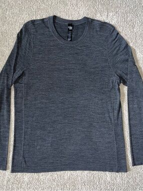 Men’s lululemon Gray Long-Sleeve Shirt - M